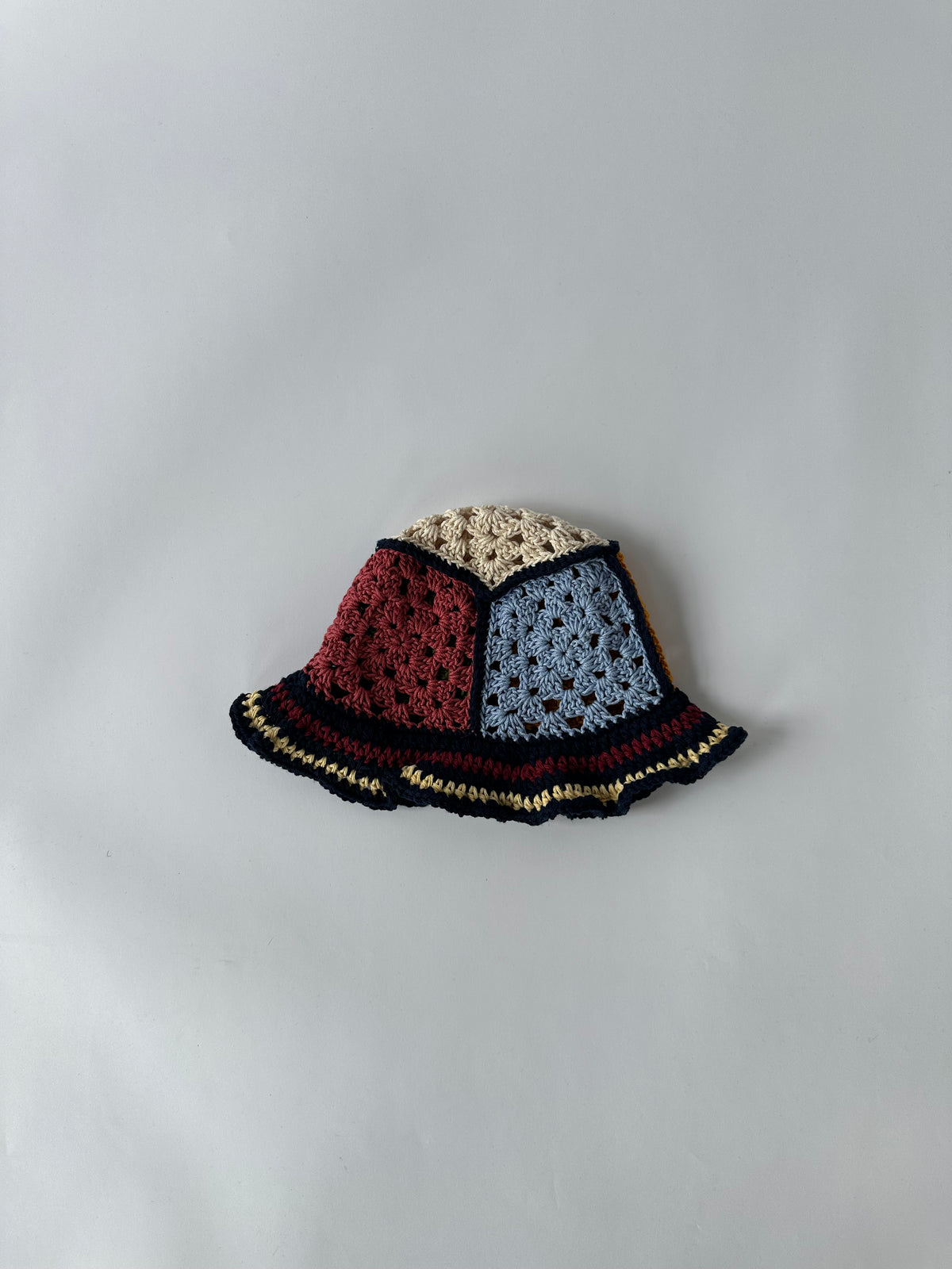 063. Capelli Crochet Bucket Hat Crochet Pattern: Shy Ghost Bucket Hat – HELLOhappy main image 3